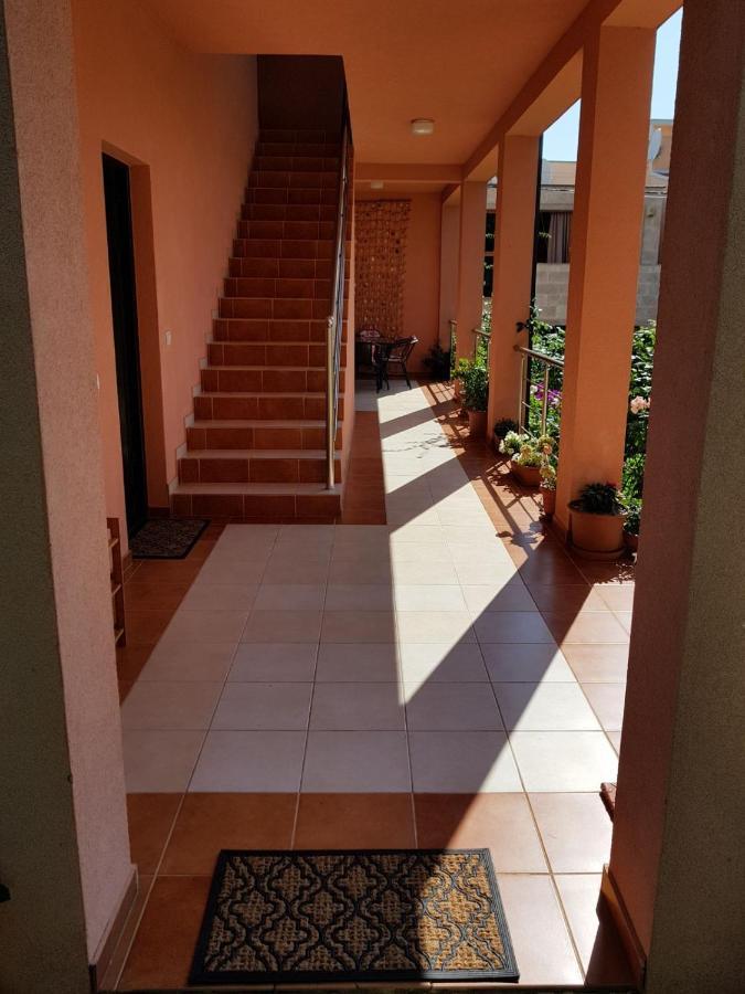Villa Persik يوتجيها المظهر الخارجي الصورة