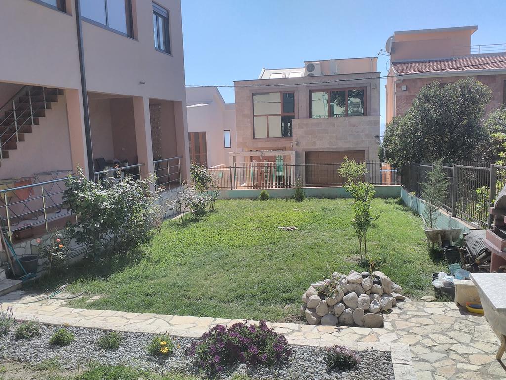 Villa Persik يوتجيها المظهر الخارجي الصورة